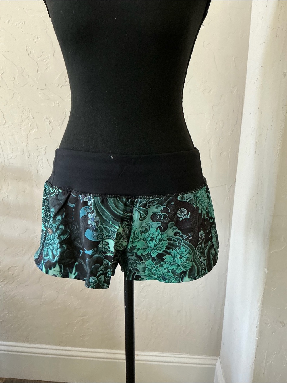 Lululemon Women’s Black & Teal Floral Athletic Shorts